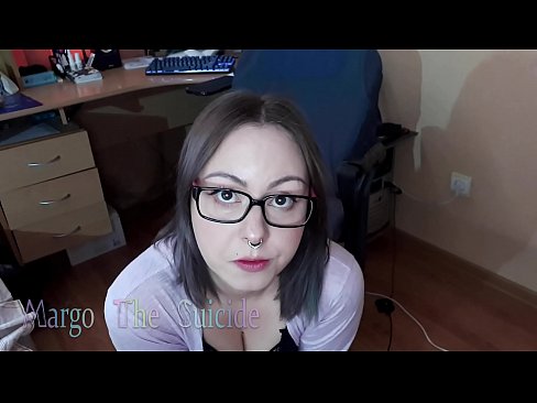 ❤️ Ragazza sexy con gli occhiali succhia il dildo profondamente sulla macchina fotografica ❤️ Video di sessoal it.recetasketo.top ❌