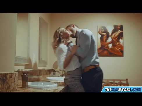 ❤️ Quando una bionda formosa ti seduce in un bagno pubblico ❤️ Video di sessoal it.recetasketo.top ❌